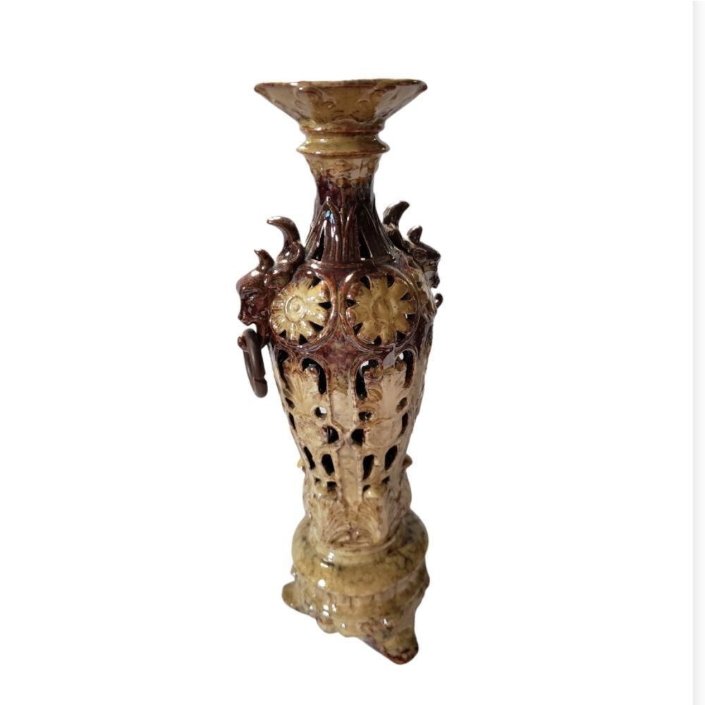 Vase - Picture 1 of 9